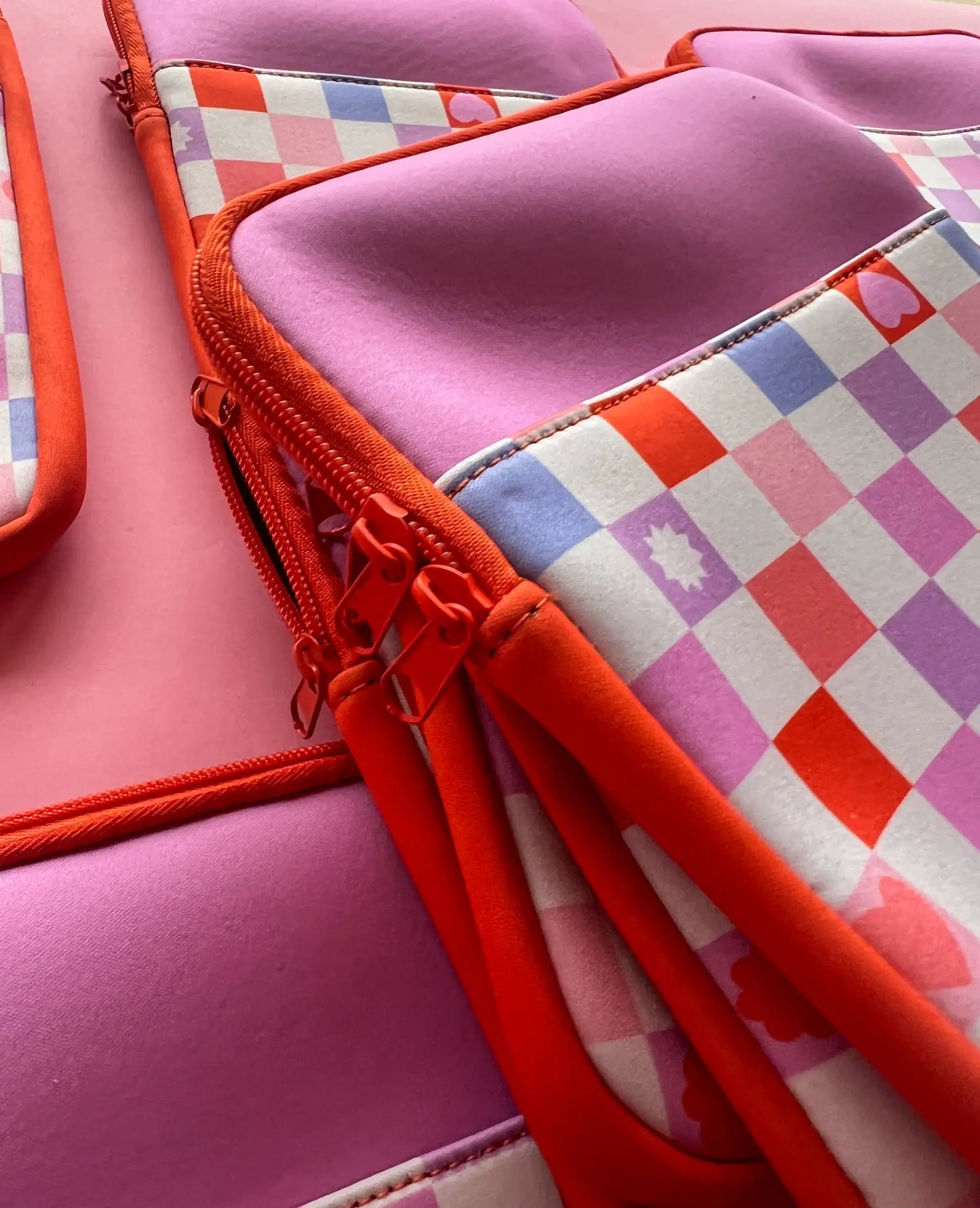 Hearts Checkered Zipper Kindle/E-reader Sleeve