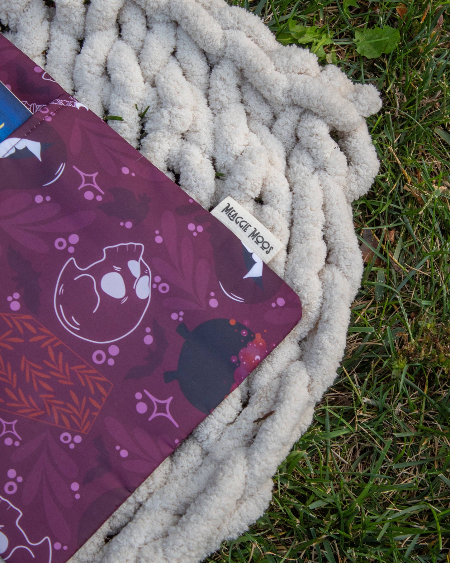 Book/Tablet Sleeve | Maroon Magic