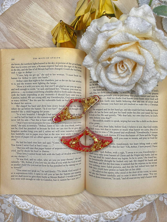 Red Roses Thumb Book Holder