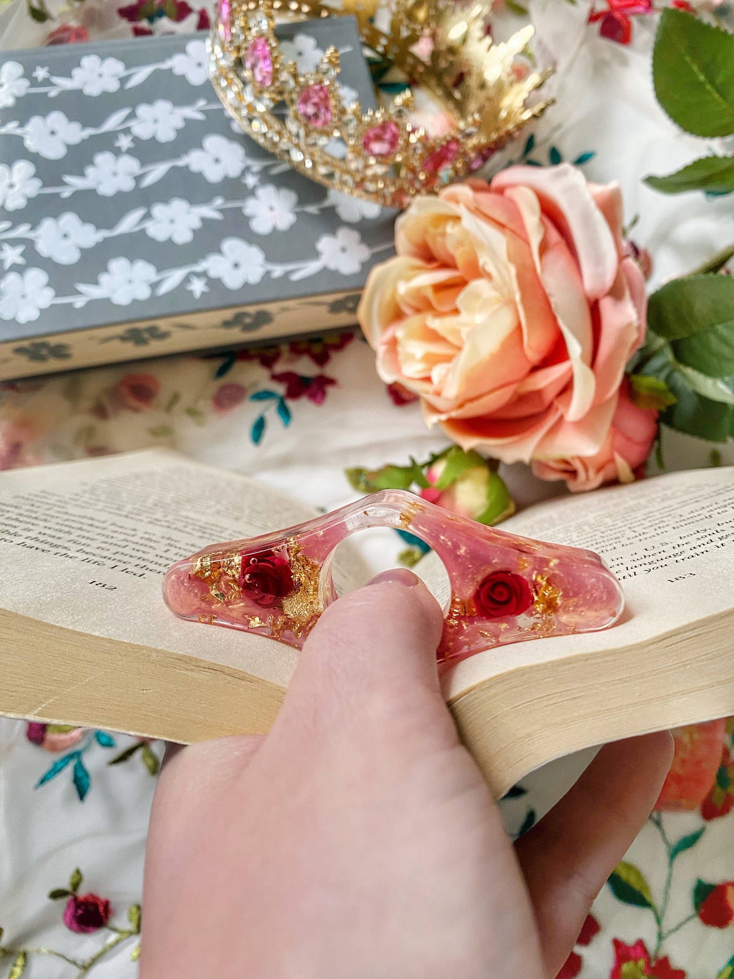 Romantasy Courts Thumb Book Holders