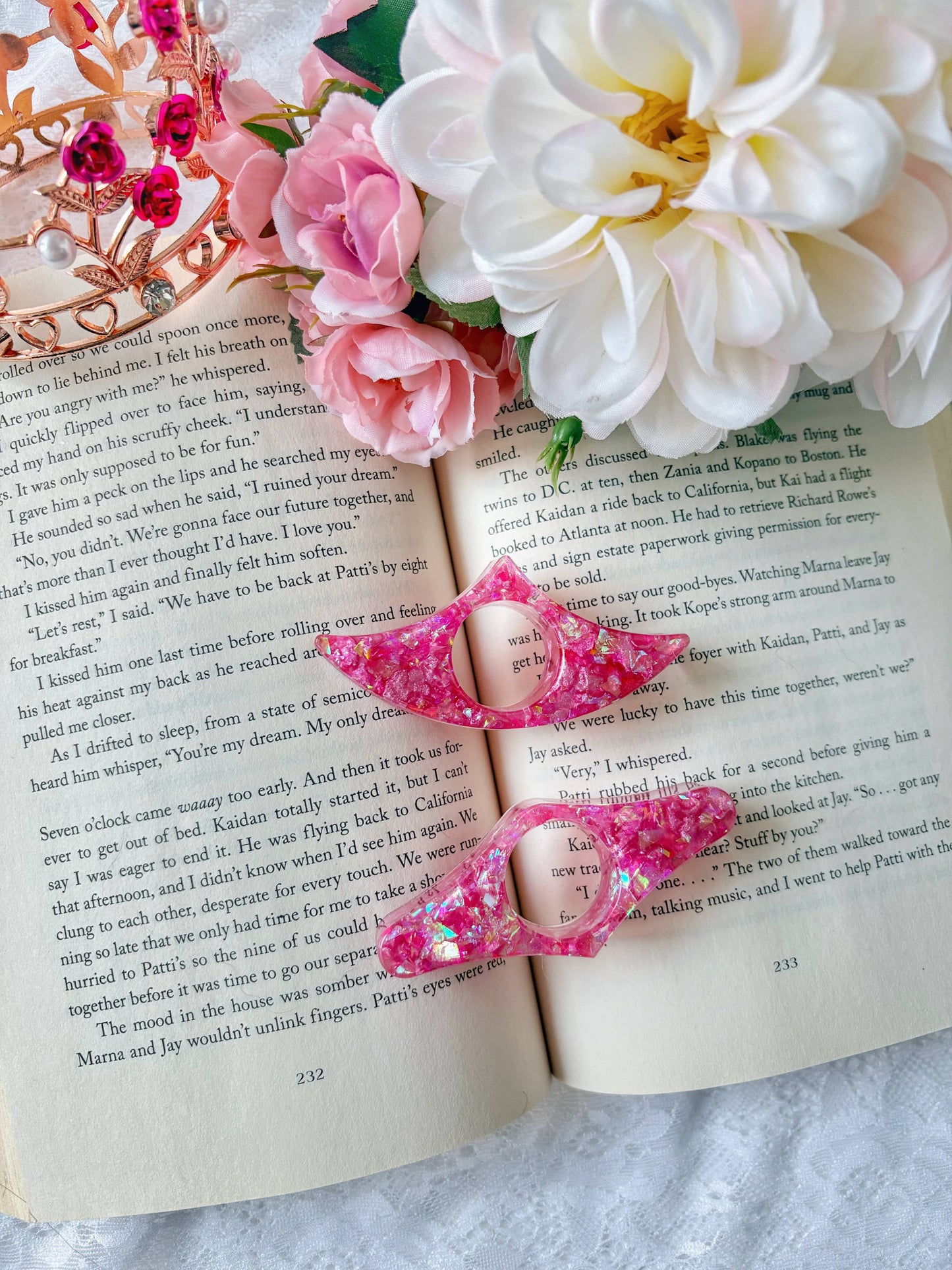 Romantasy Courts Thumb Book Holders