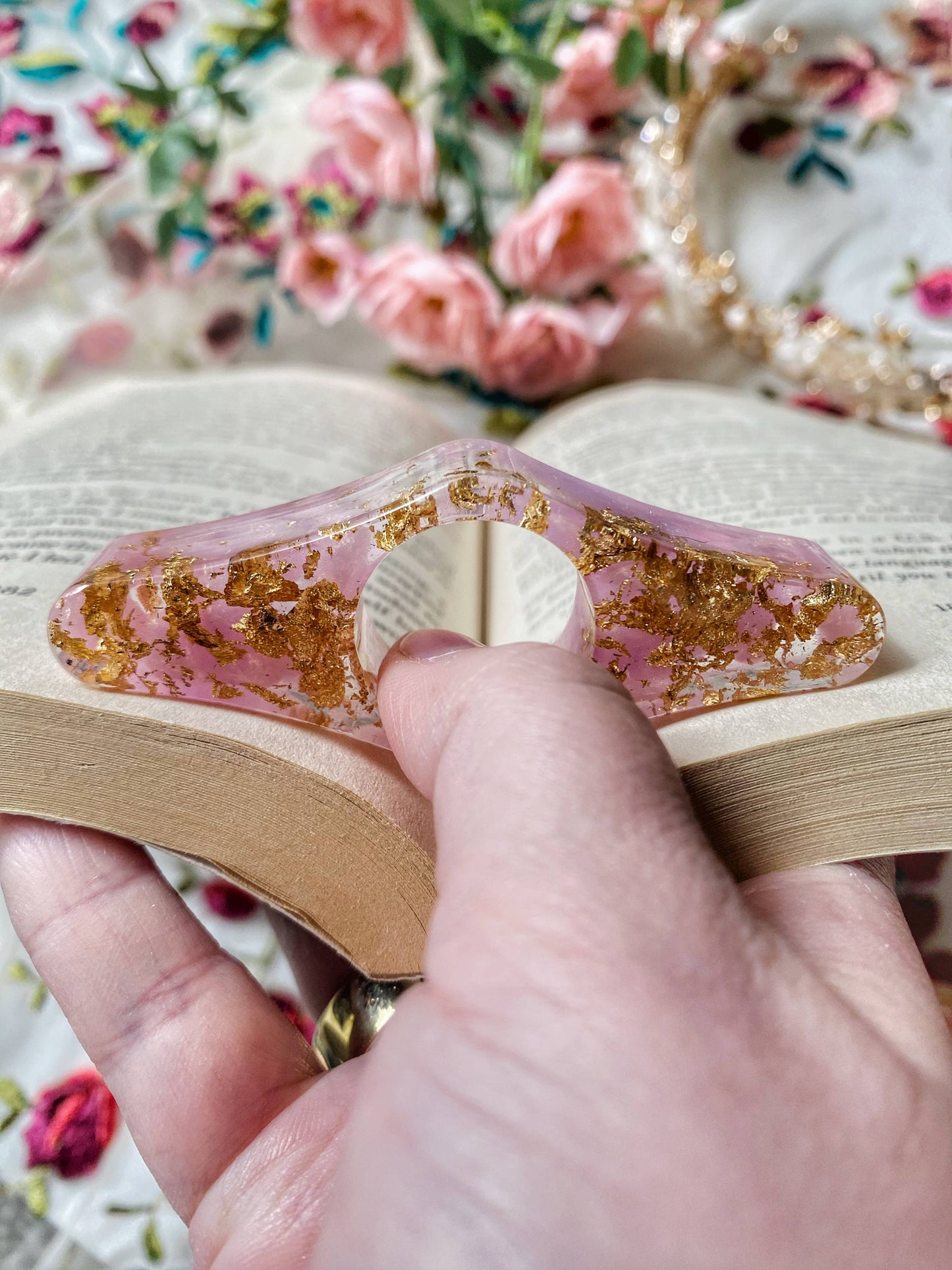 Romantasy Courts Thumb Book Holders