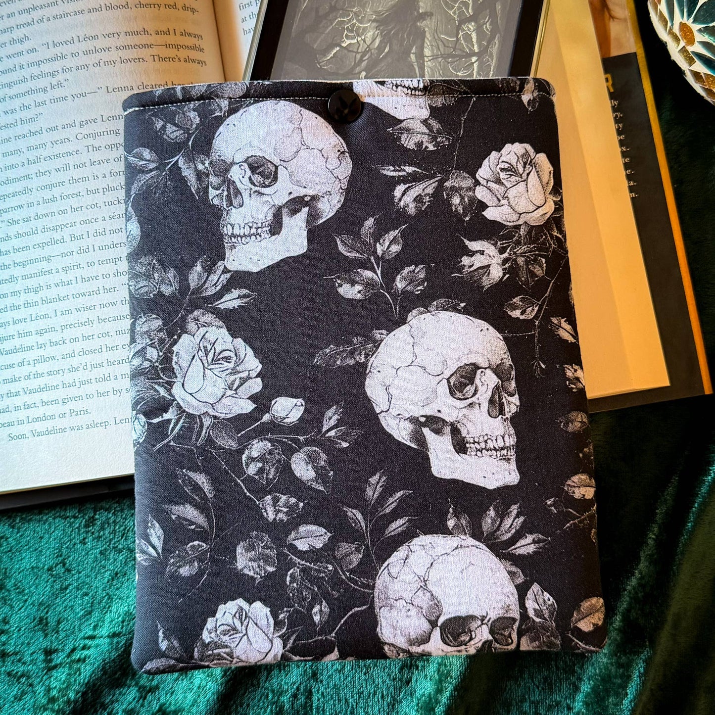 Dark Romance Skull Padded Kindle Sleeve