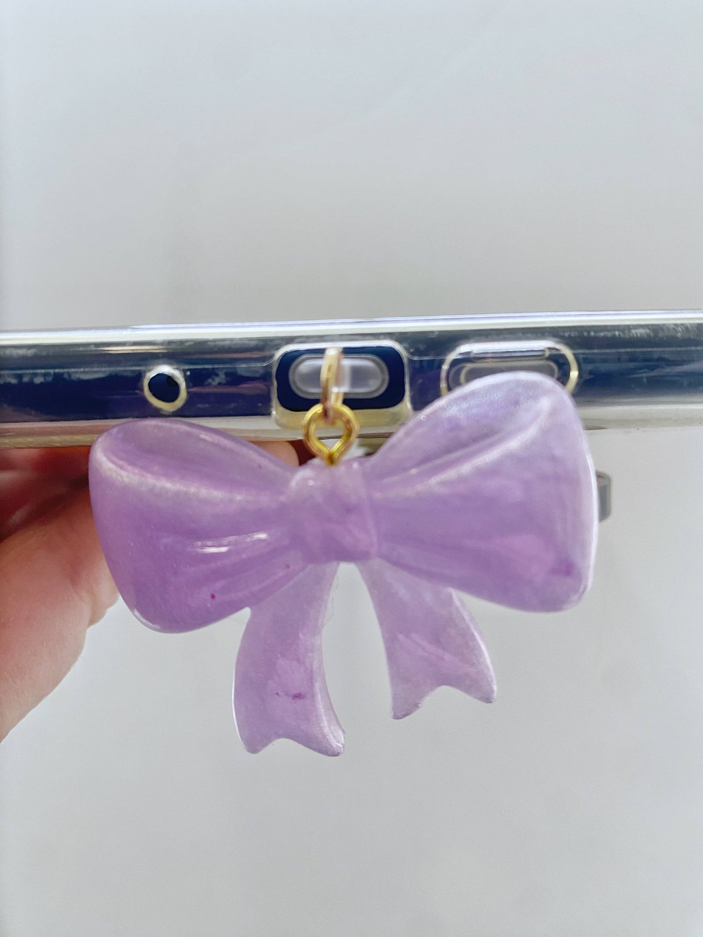 Resin Bow Kindle Charm 