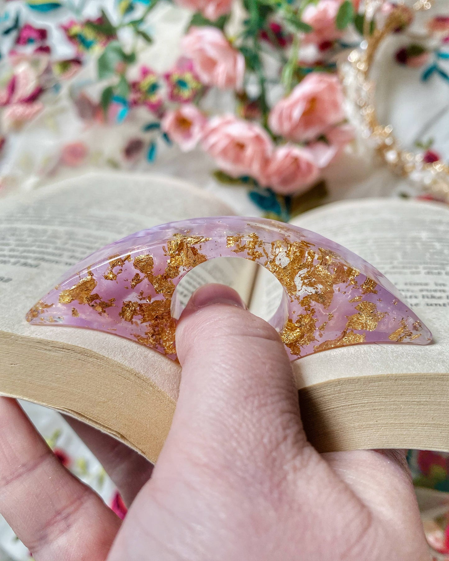 Romantasy Courts Thumb Book Holders