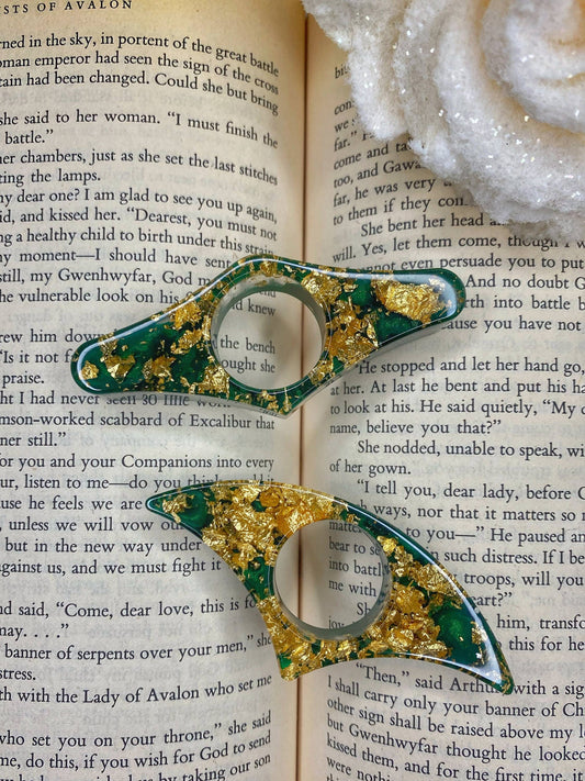 Holly Grove Thumb Book Holder