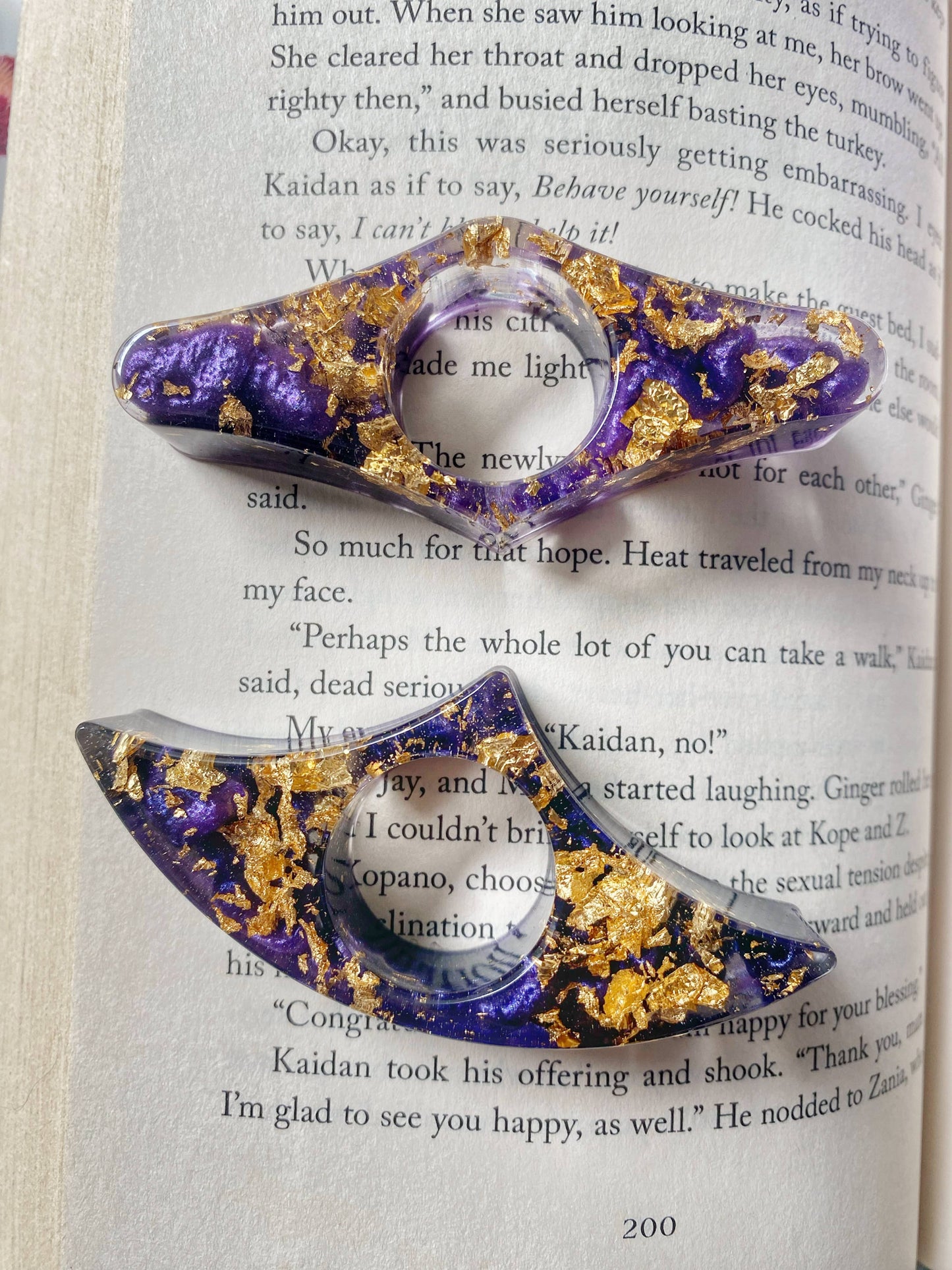 Romantasy Courts Thumb Book Holders