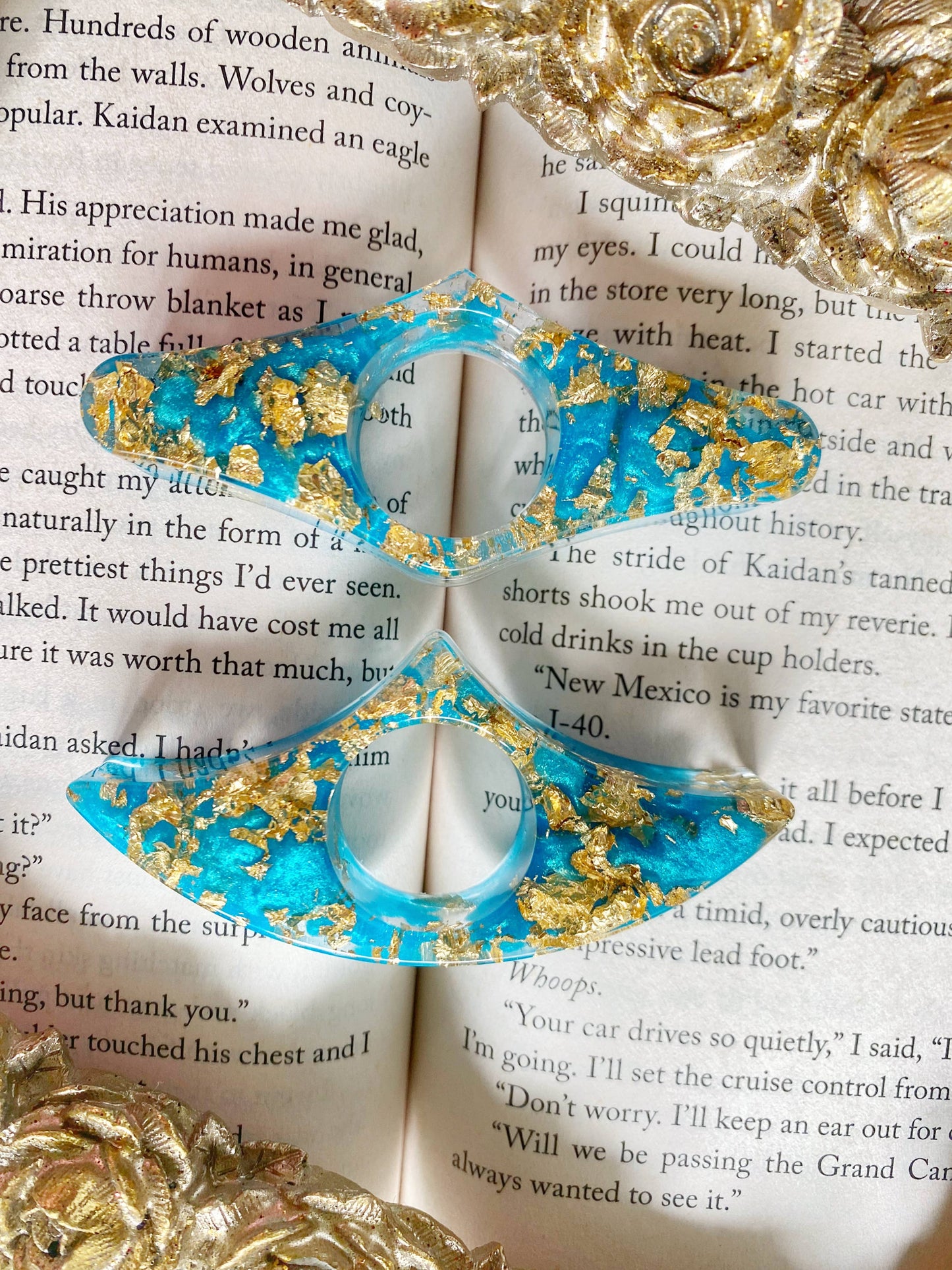 Ocean Breeze Thumb Book Holder
