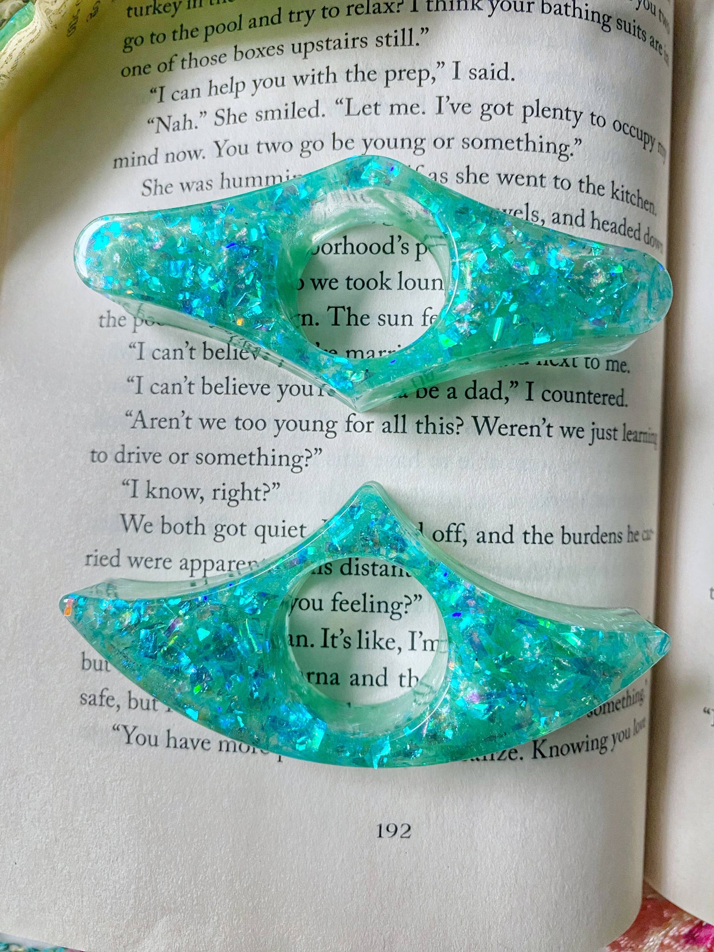 Romantasy Courts Thumb Book Holders