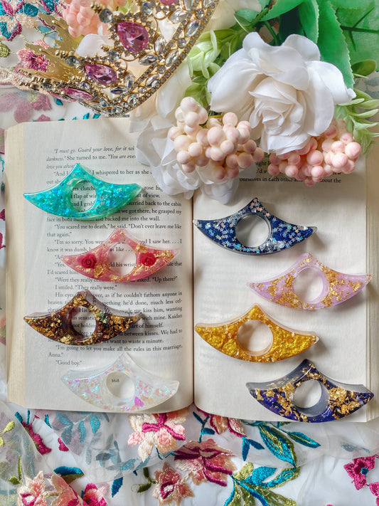 Romantasy Courts Thumb Book Holders