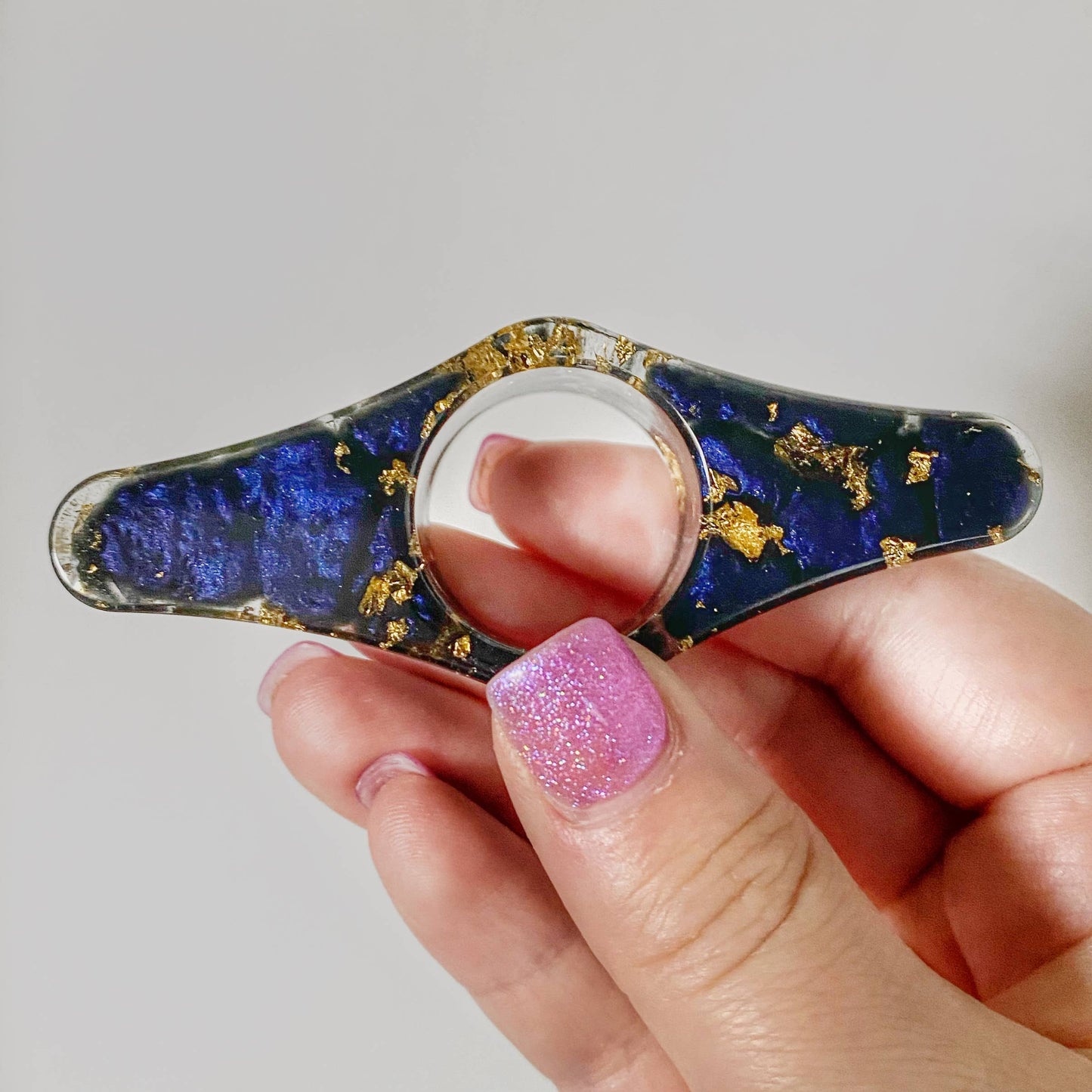 Deep Blue Sea Thumb Book Holder