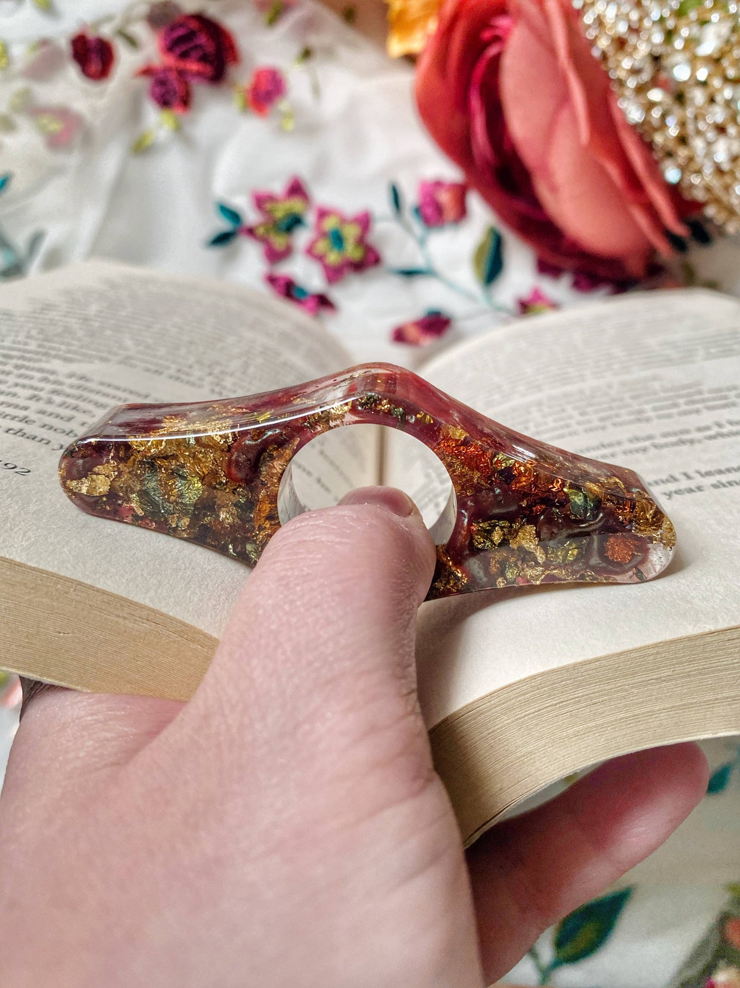 Romantasy Courts Thumb Book Holders