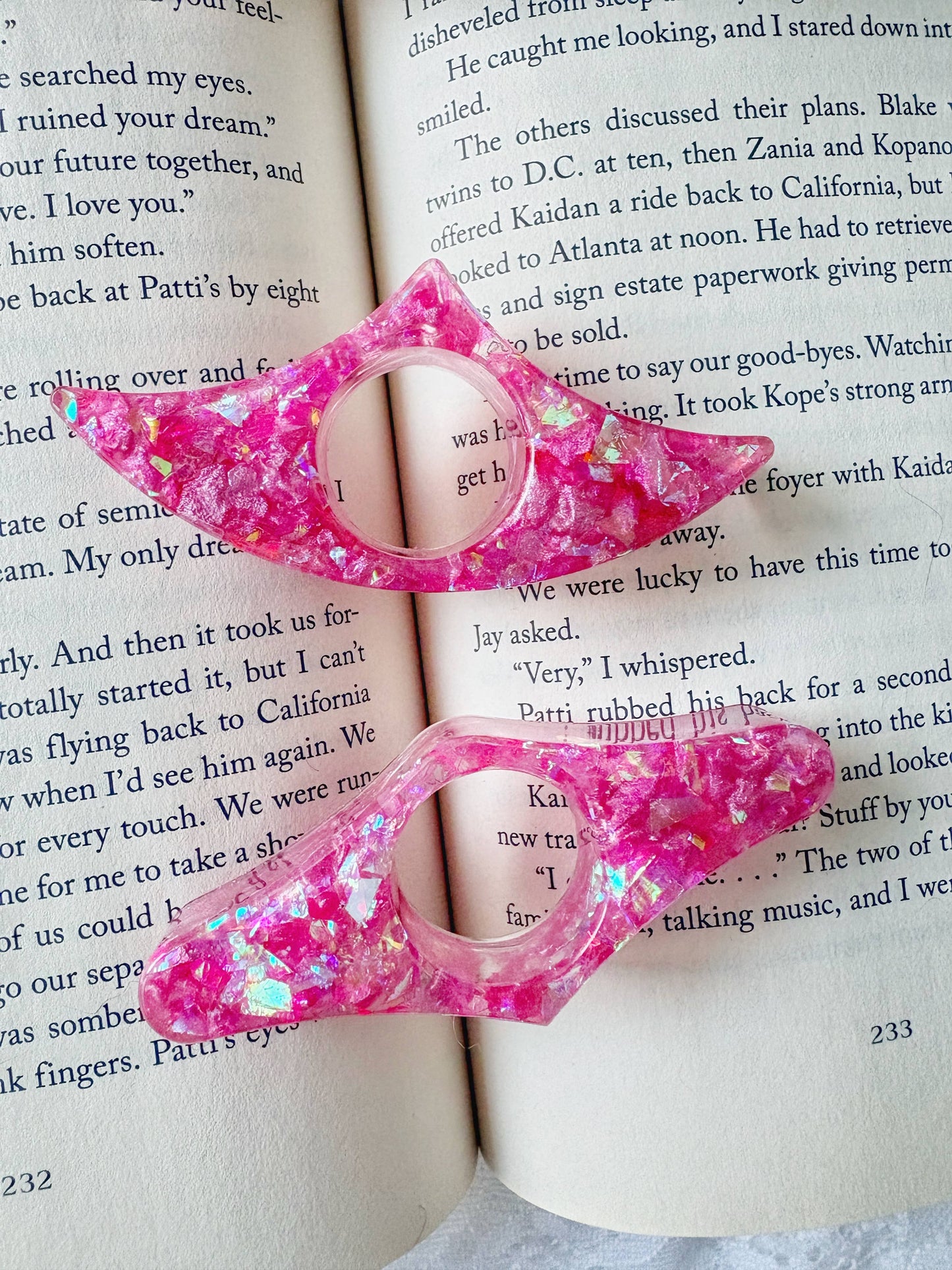 Romantasy Courts Thumb Book Holders