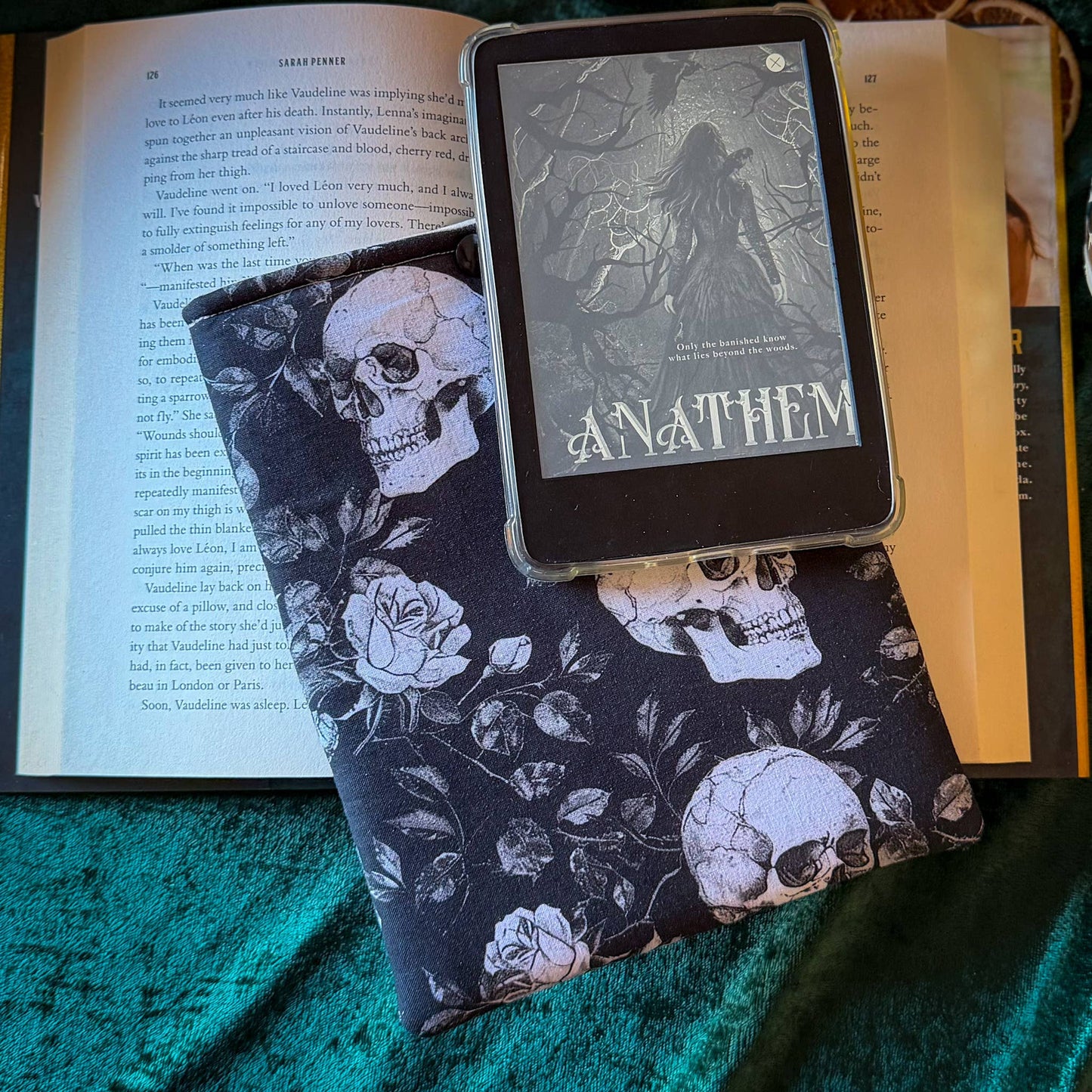 Dark Romance Skull Padded Kindle Sleeve
